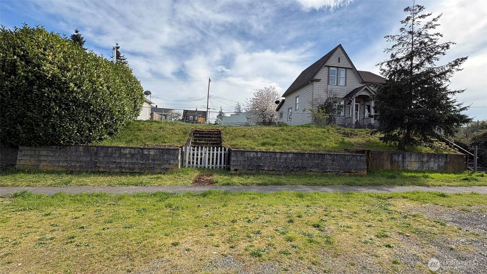 502 E Wright Avenue Property Photo 5