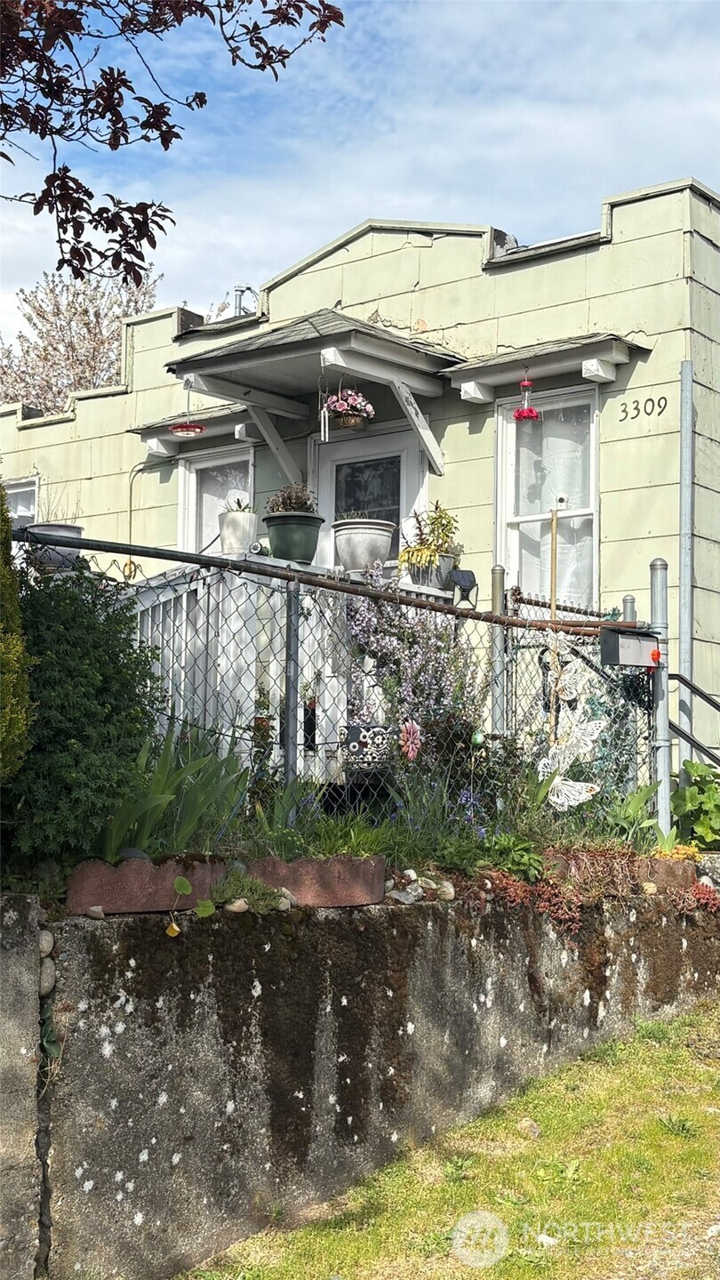 502 E Wright Avenue Property Photo 10