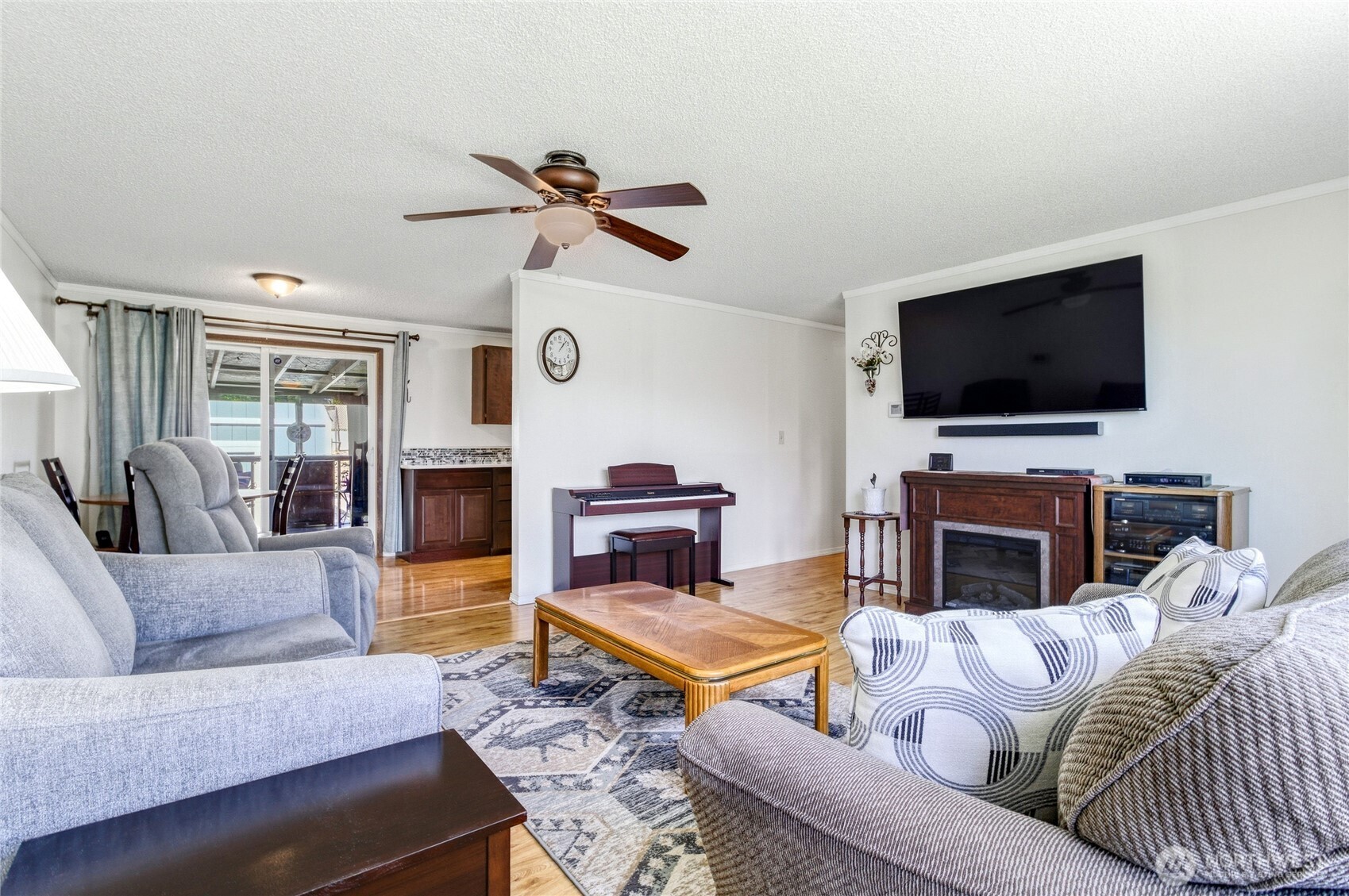 1521 Se Freedom Place Property Photo 4