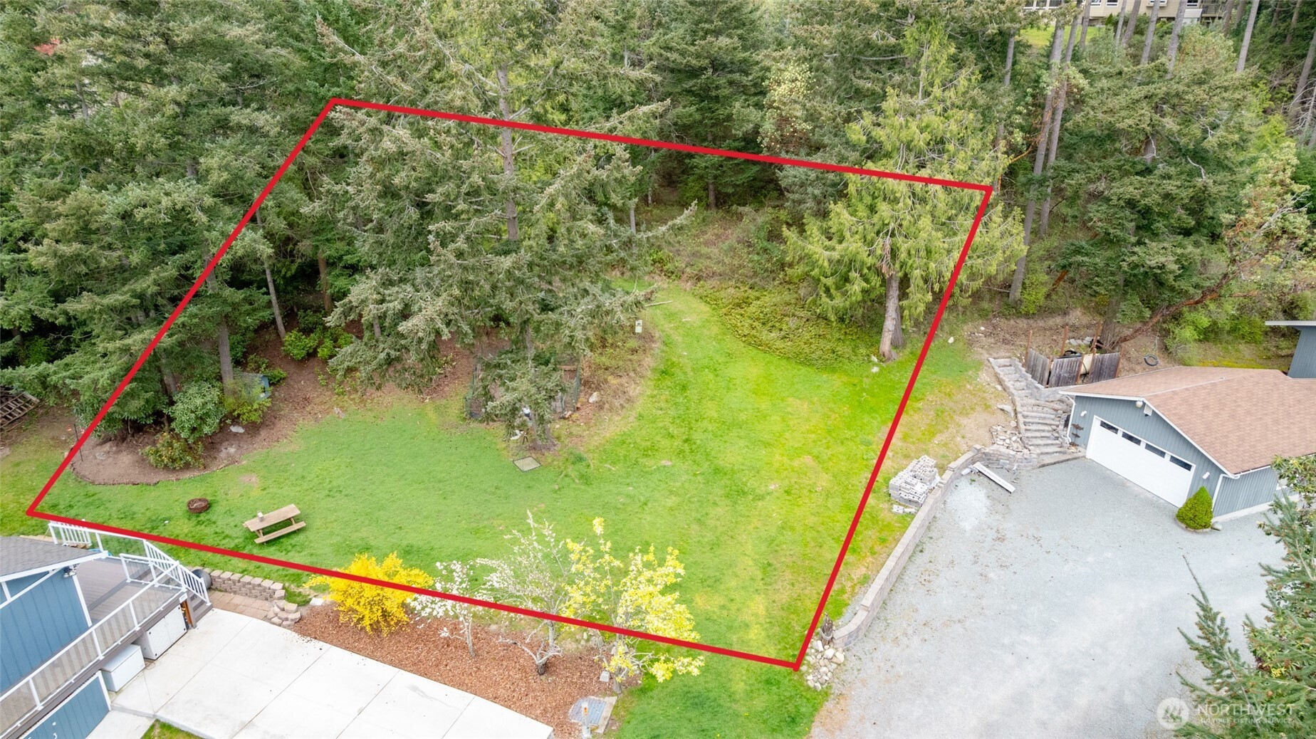 689 Sitka Place Property Photo 3