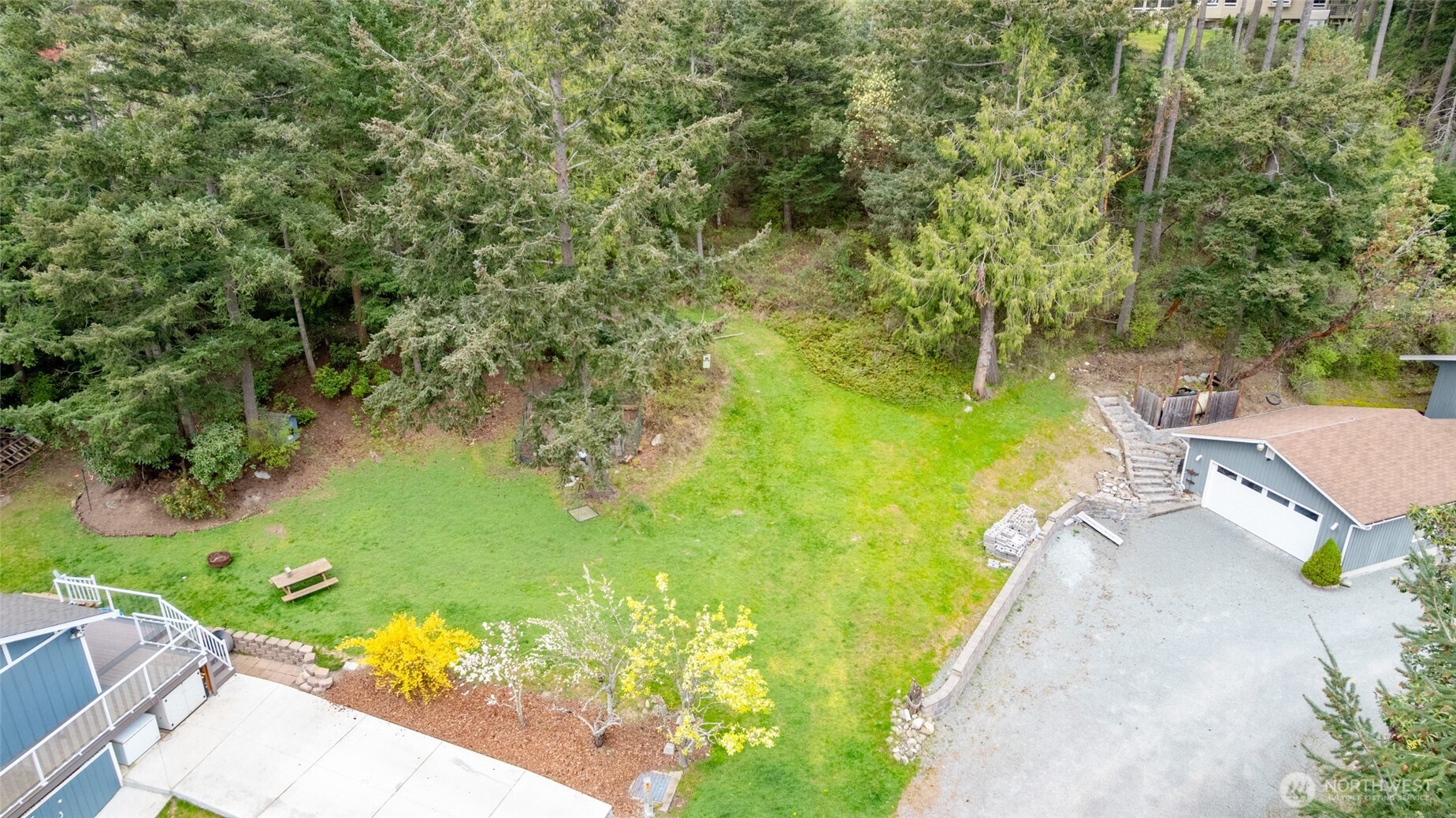 689 Sitka Place Property Photo 4