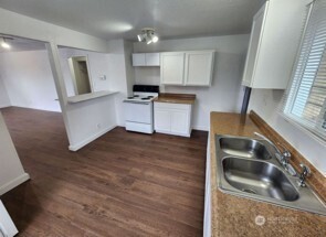 12524 Addison Street Property Photo 14