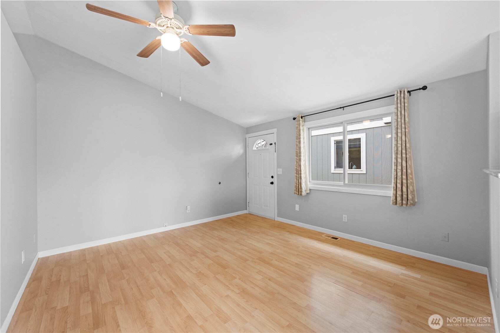 709 Lois Lane Property Photo 4