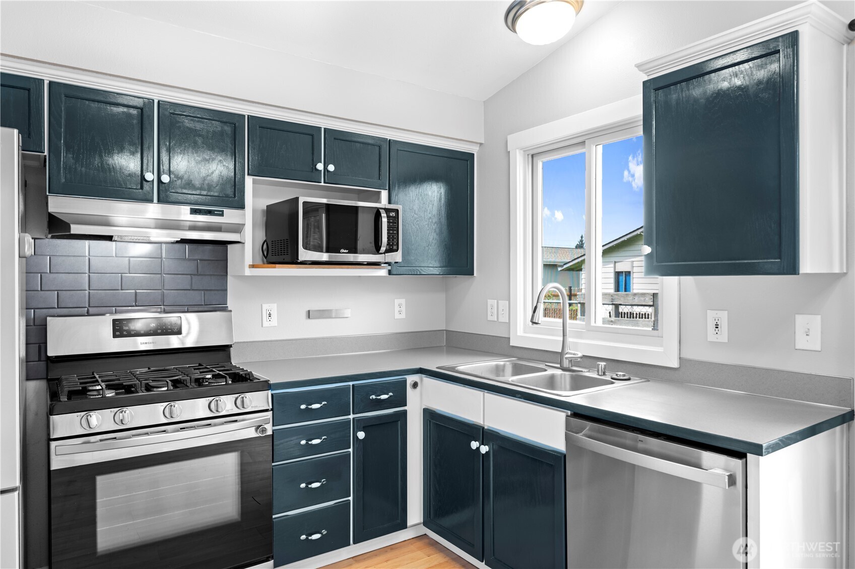 709 Lois Lane Property Photo 8