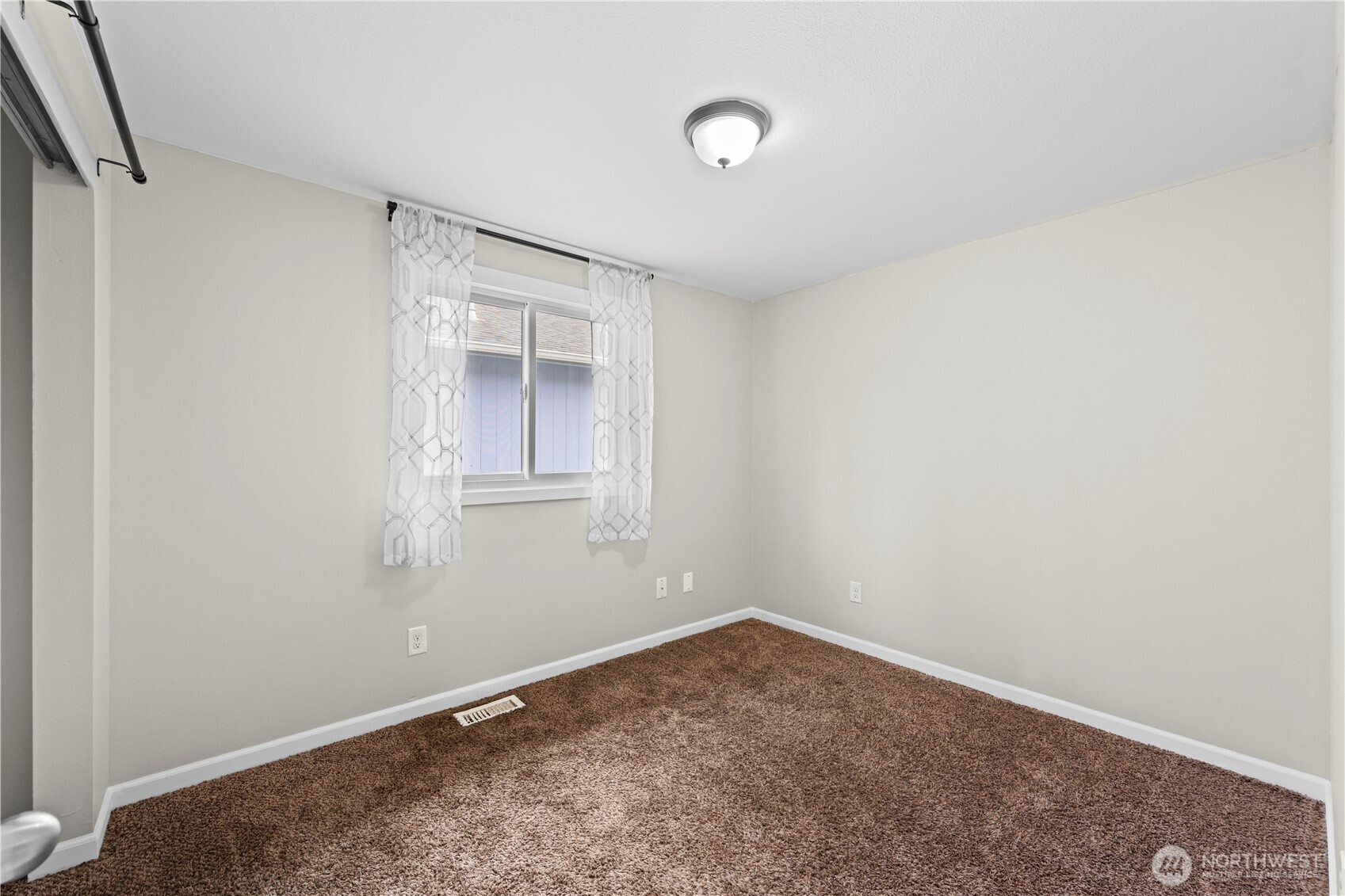 709 Lois Lane Property Photo 11