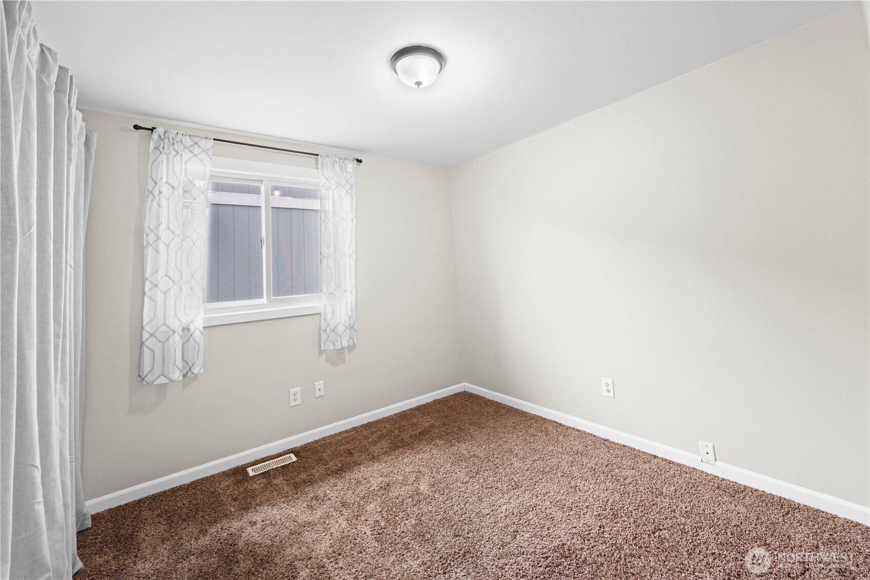 709 Lois Lane Property Photo 12