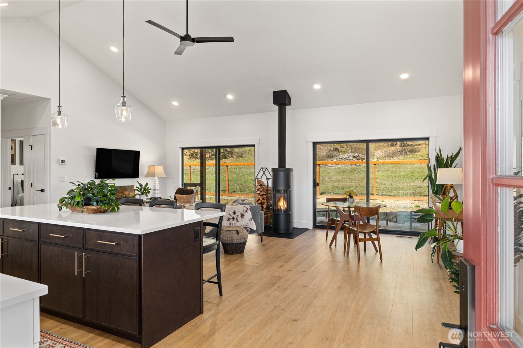 10692 Teanaway Road Property Photo 6