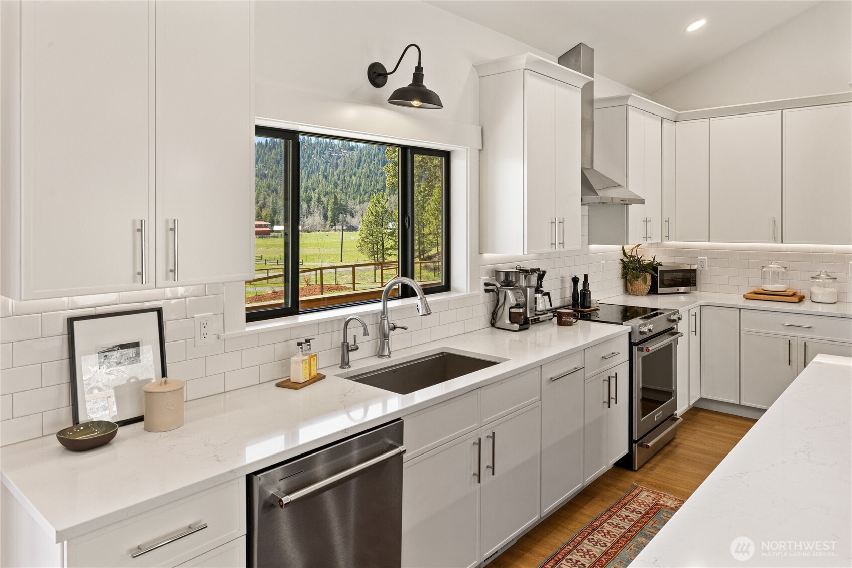 10692 Teanaway Road Property Photo 8