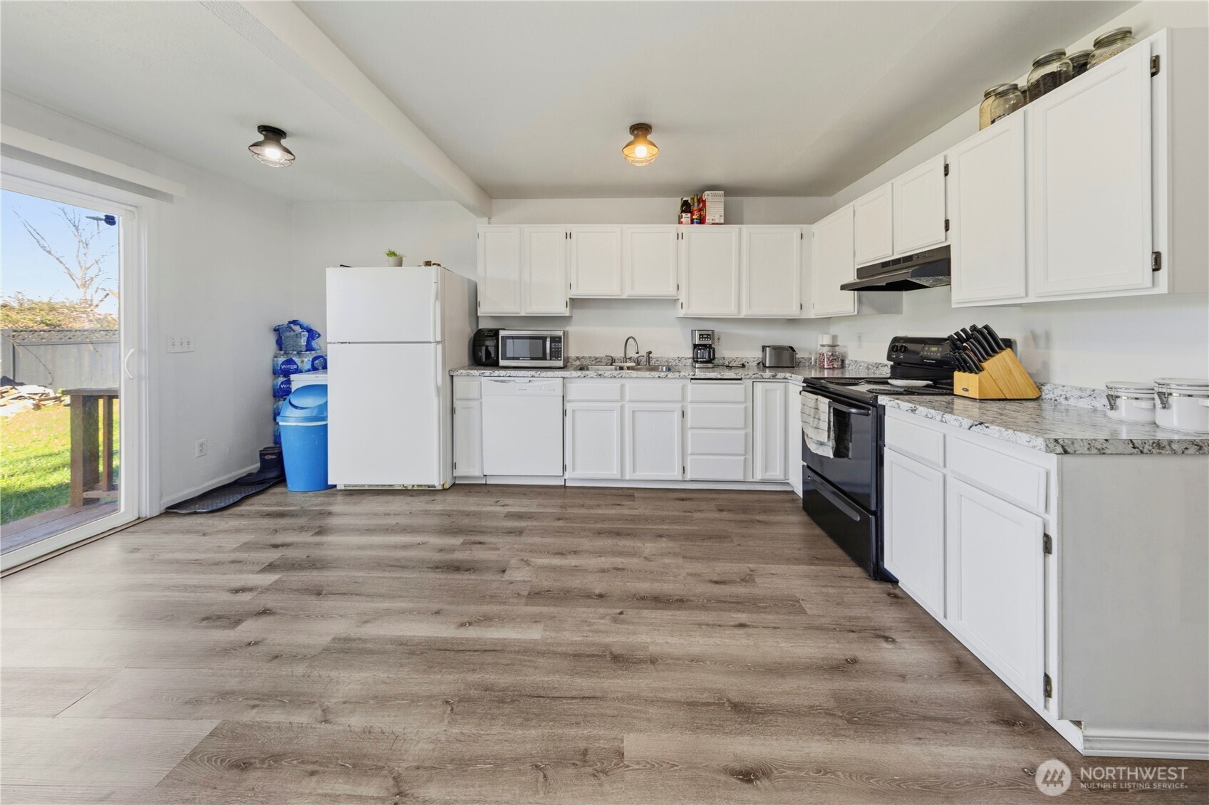 6505 Stewart Avenue Property Photo 6
