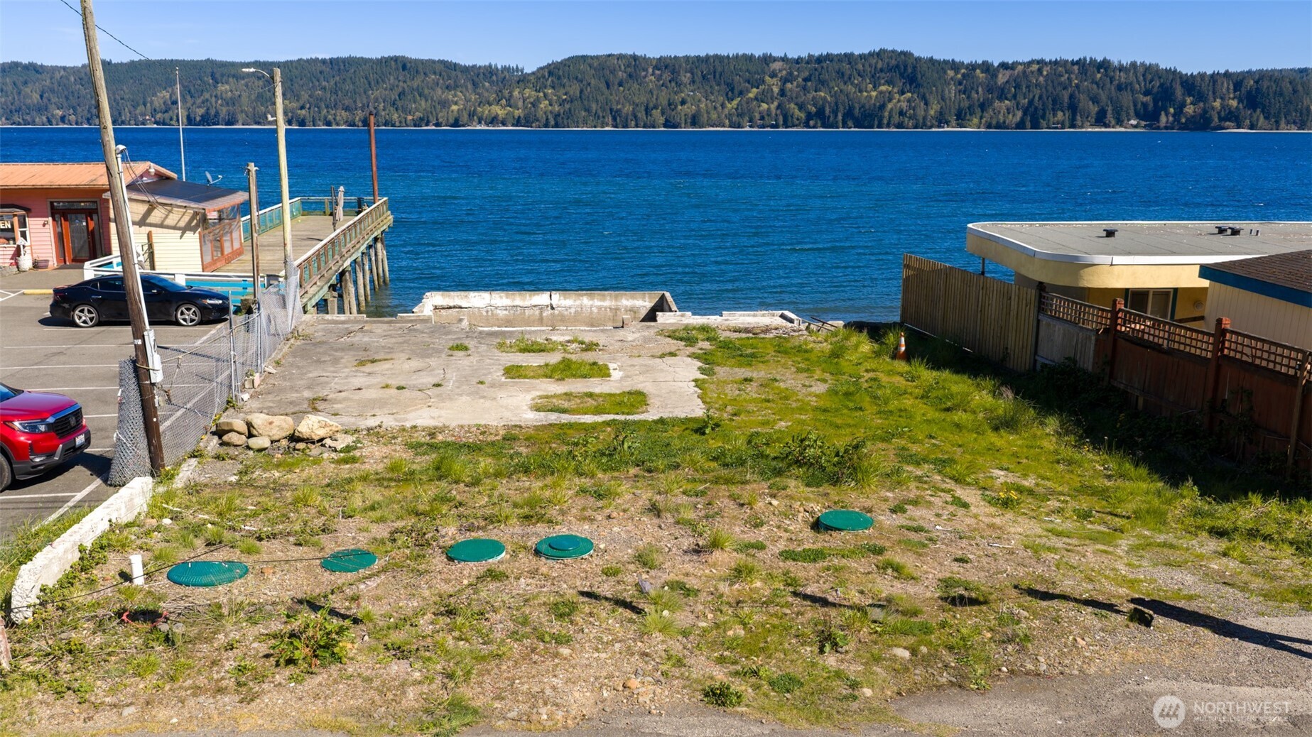 24050 N US Highway 101 Property Photo 1