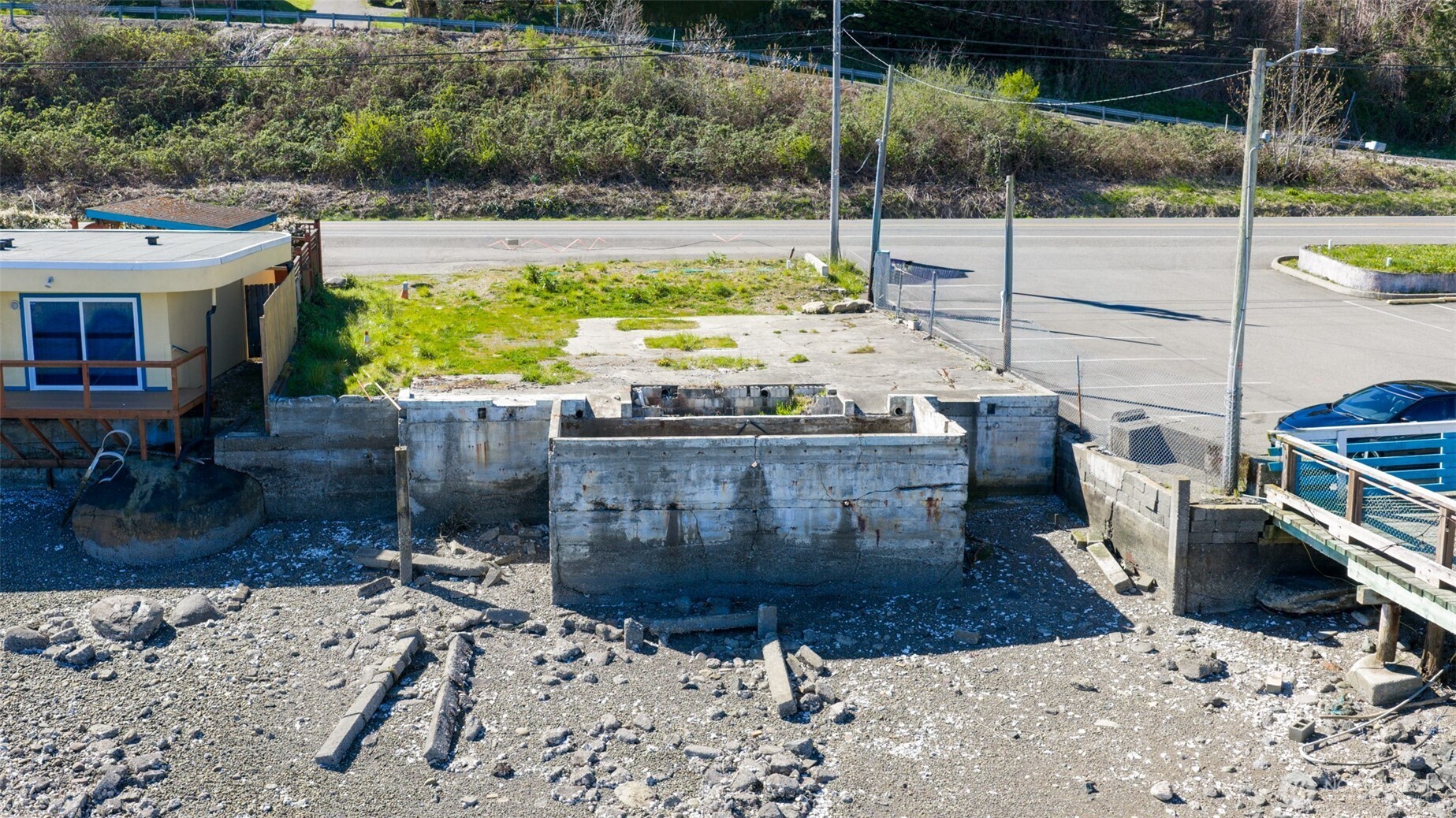 24050 N Us Highway 101 Property Photo 6
