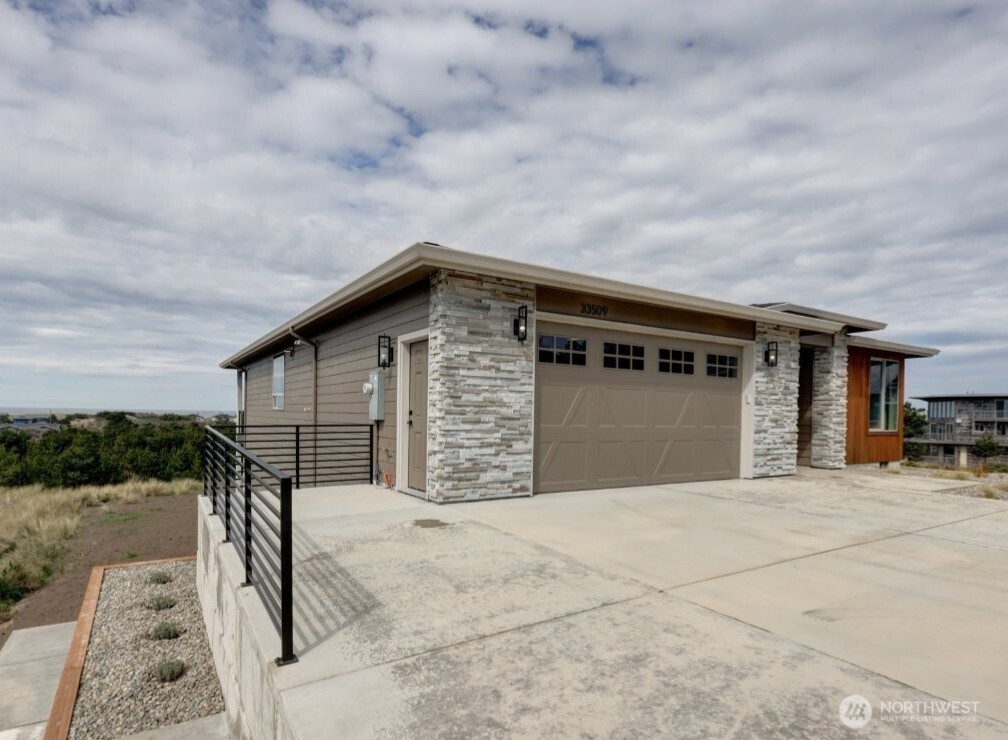 33509 J Place Property Photo 3