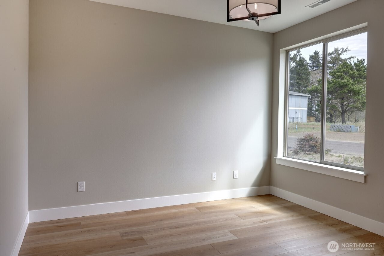 33509 J Place Property Photo 5