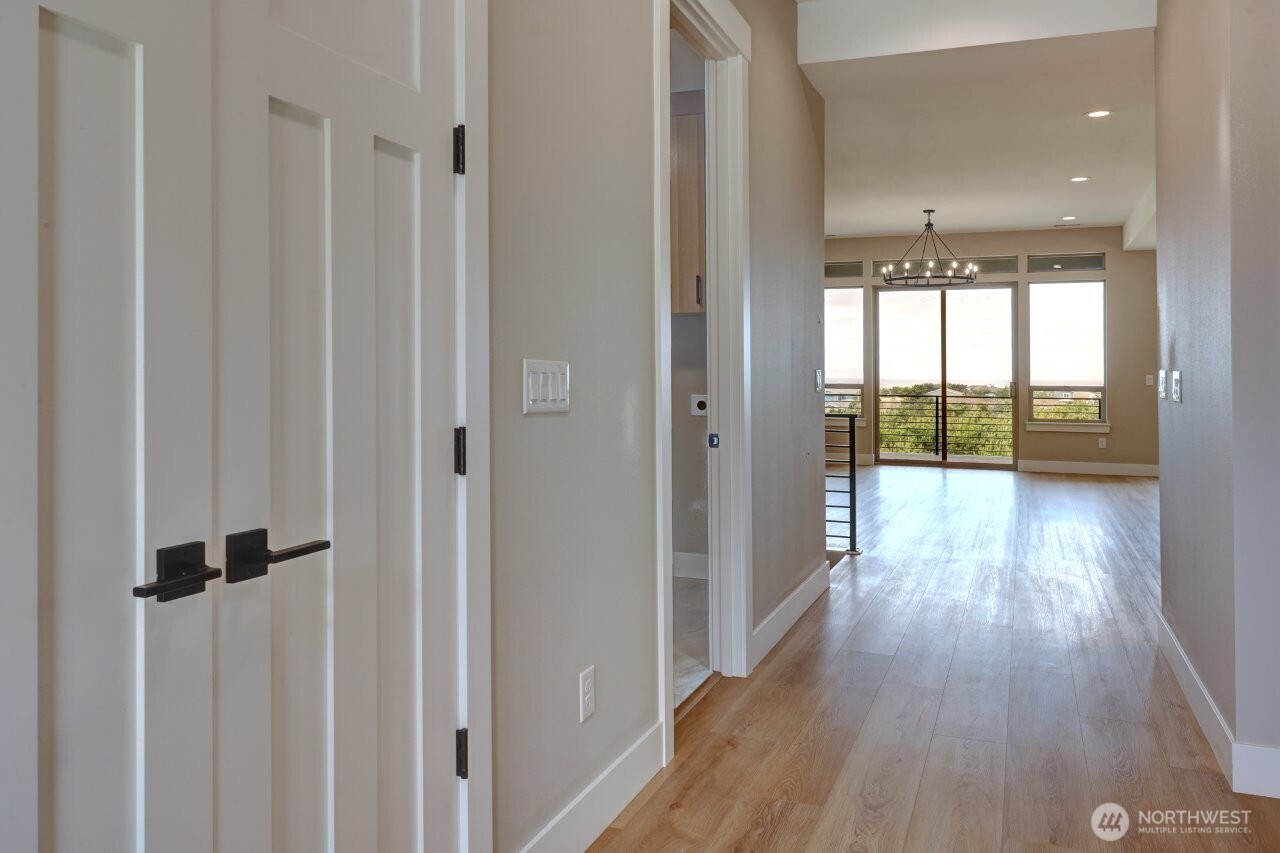 33509 J Place Property Photo 6