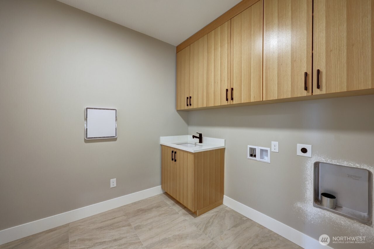 33509 J Place Property Photo 8