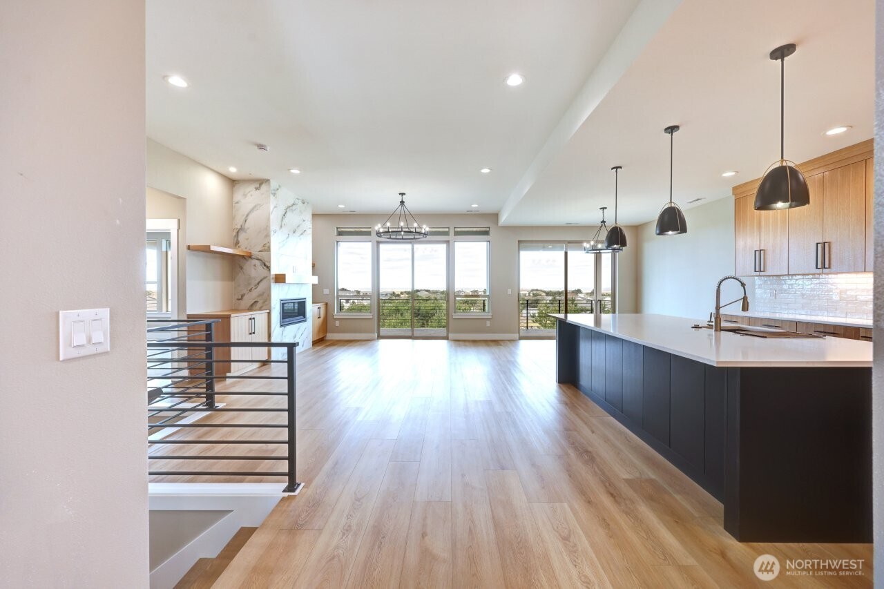 33509 J Place Property Photo 12