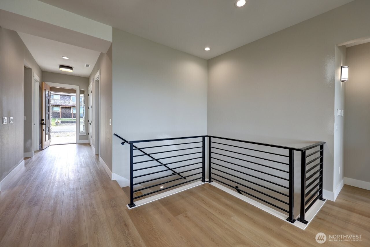 33509 J Place Property Photo 13