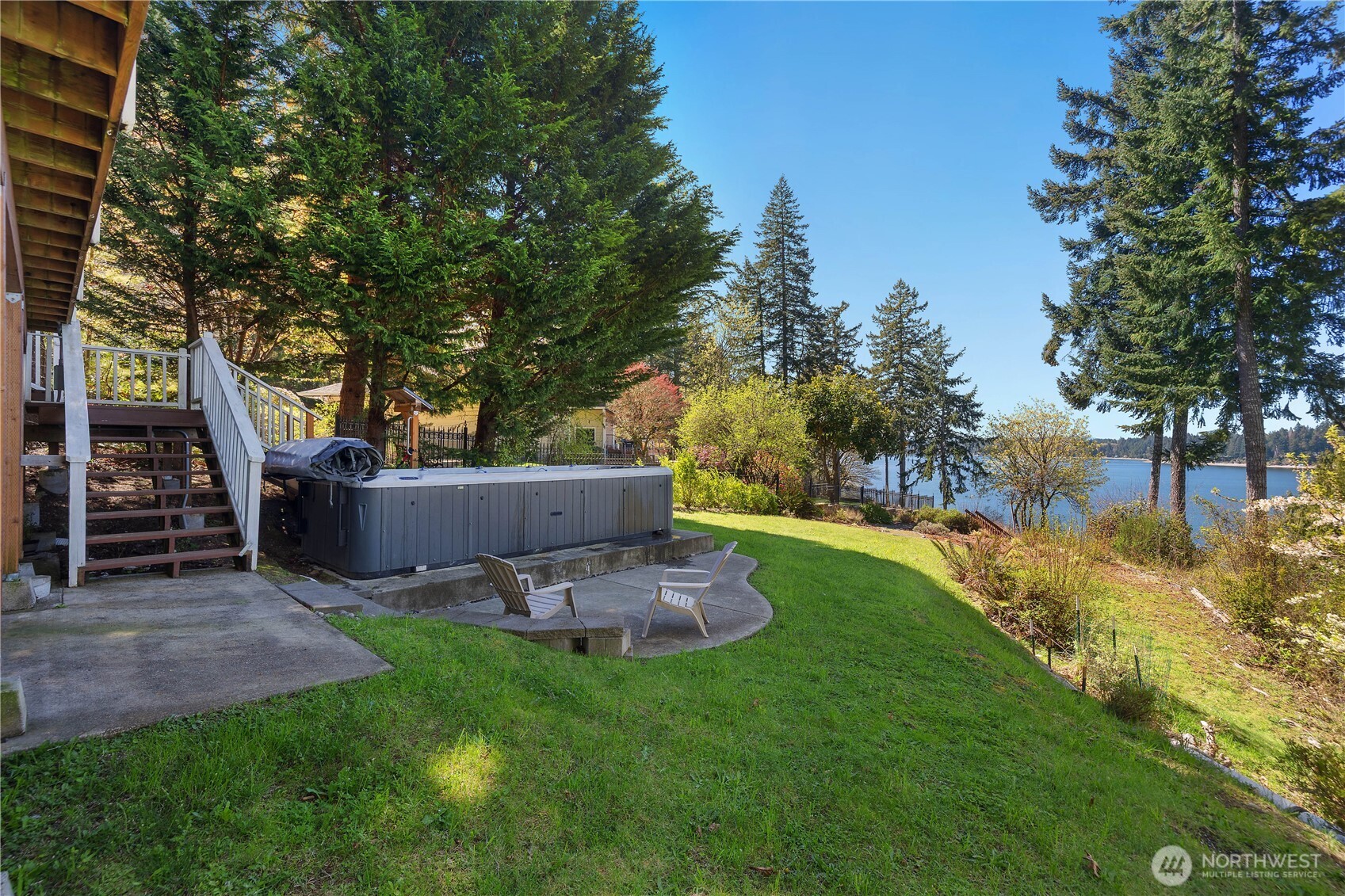 5023 Cooper Point Road Property Photo 4