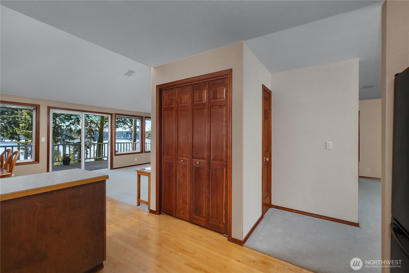 5023 Cooper Point Road Property Photo 8