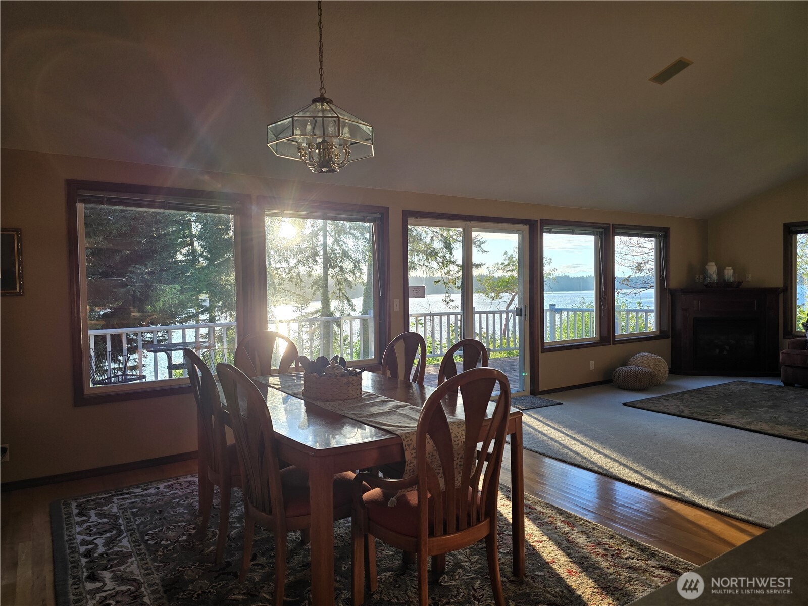 5023 Cooper Point Road Property Photo 10
