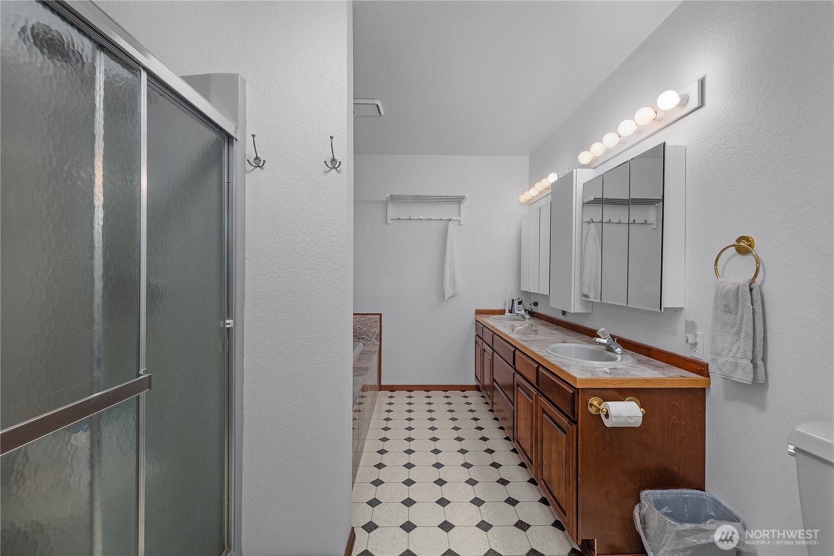 5023 Cooper Point Road Property Photo 19