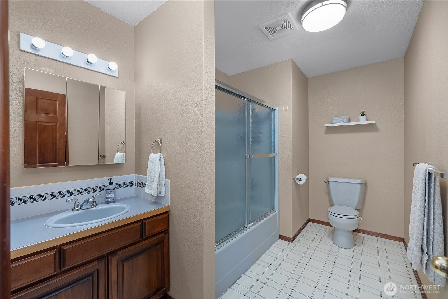 5023 Cooper Point Road Property Photo 21