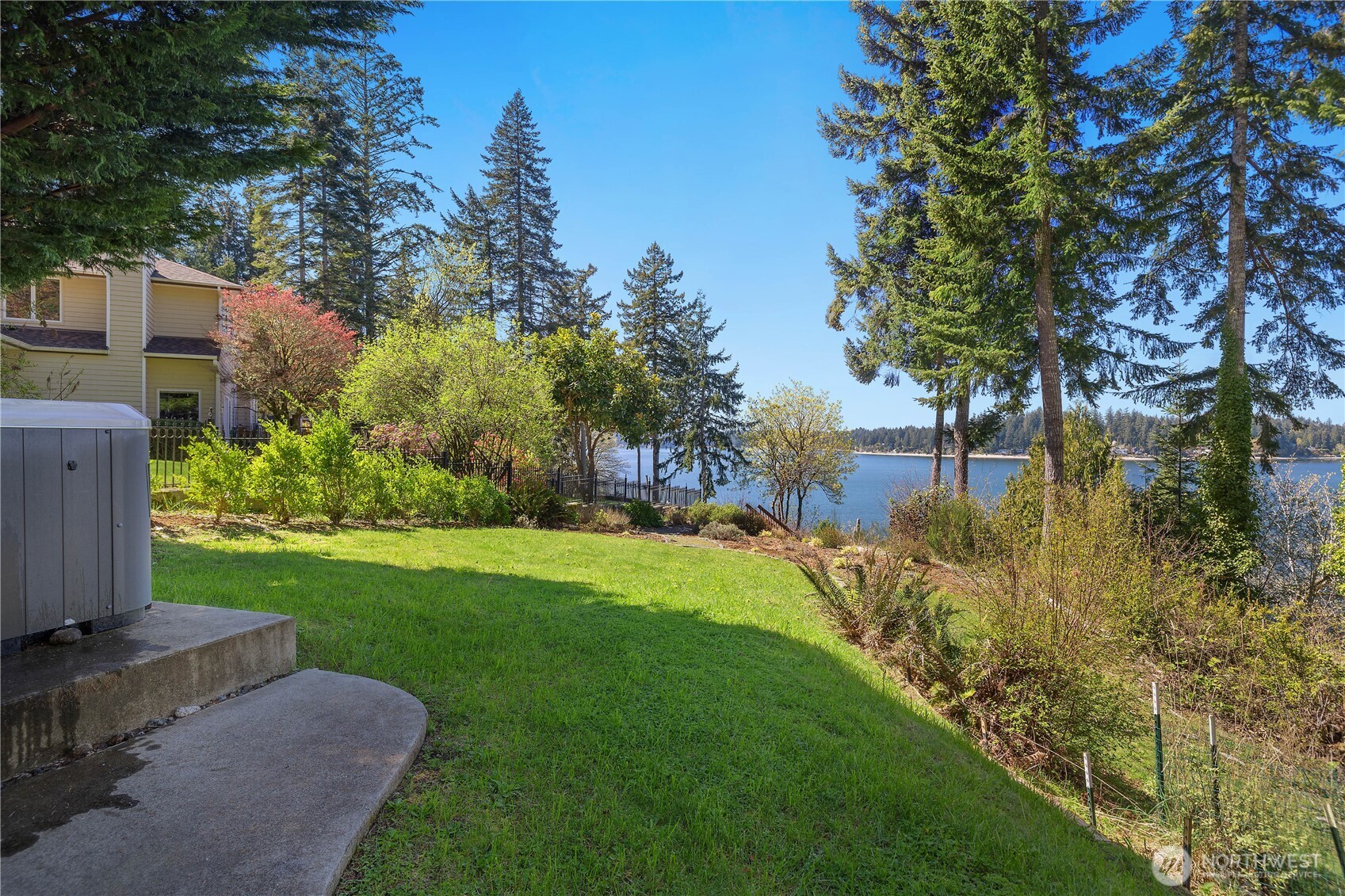 5023 Cooper Point Road Property Photo 29