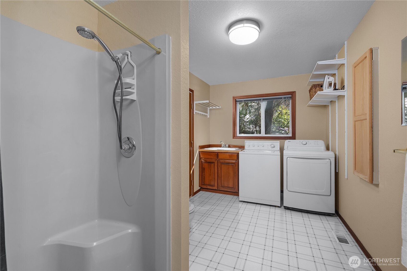 5023 Cooper Point Road Property Photo 33