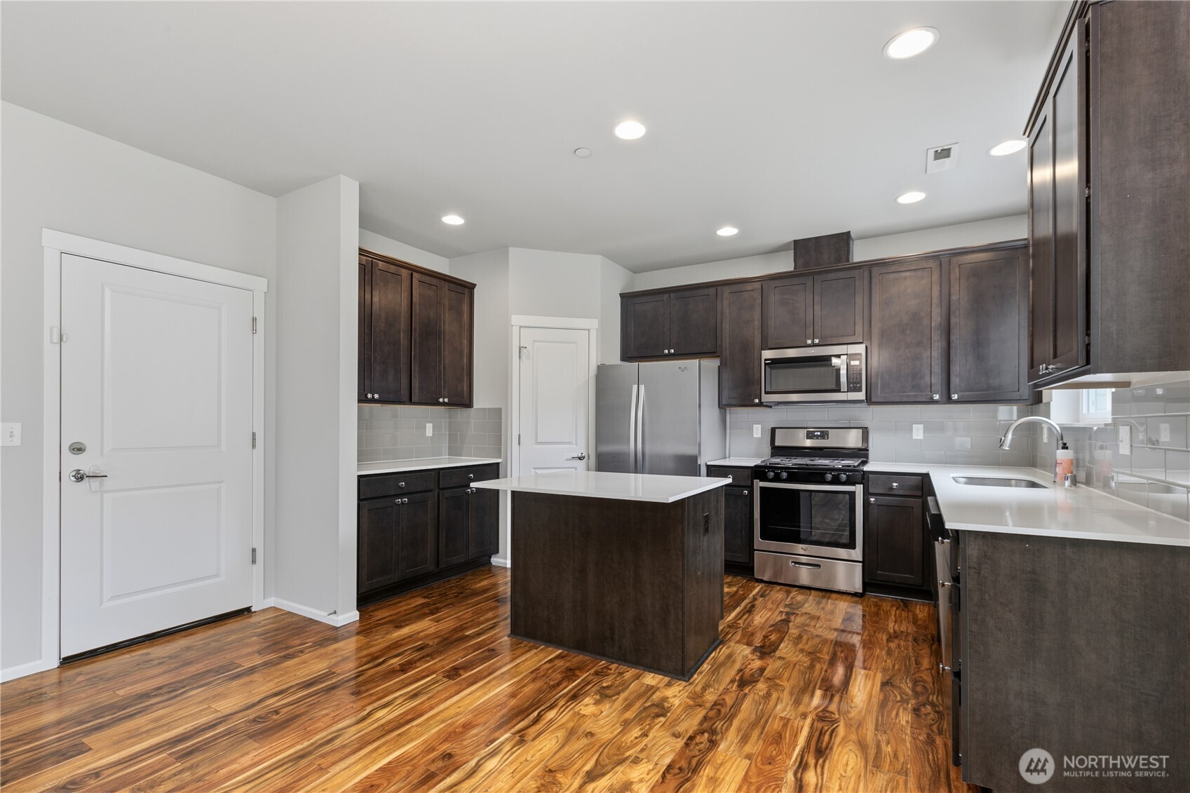 2906 S 135th Street Property Photo 5