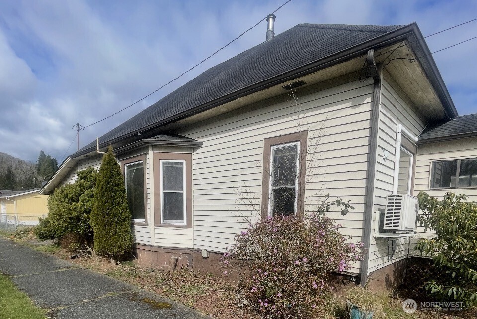 201 Emerson Avenue Property Photo 2