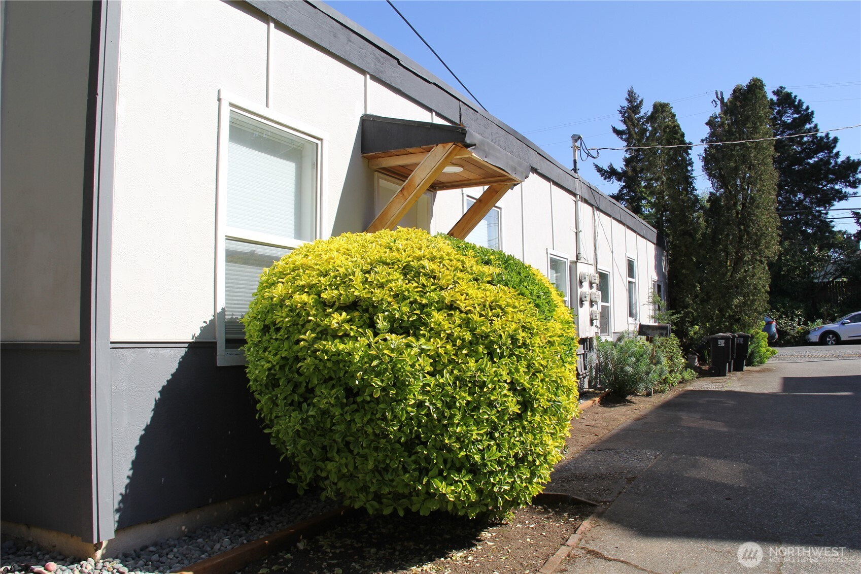 2110 Ne 85th Street Property Photo 4