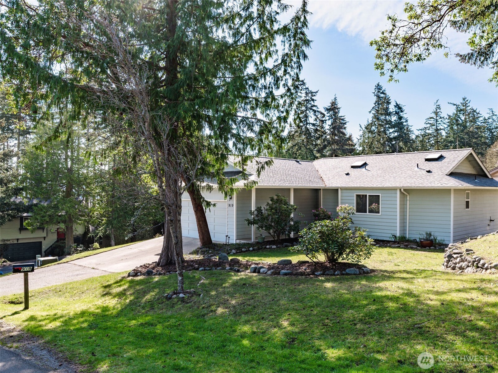 919 43rd Street Property Photo 1