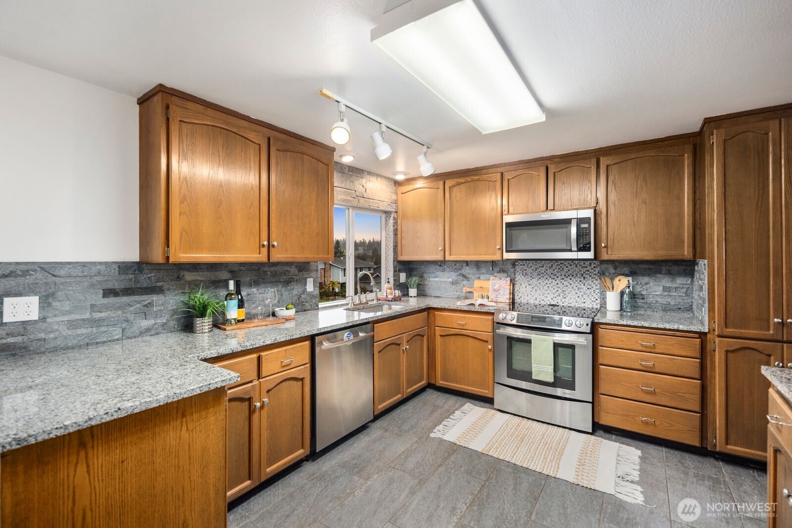 27525 12th Place Property Photo 14