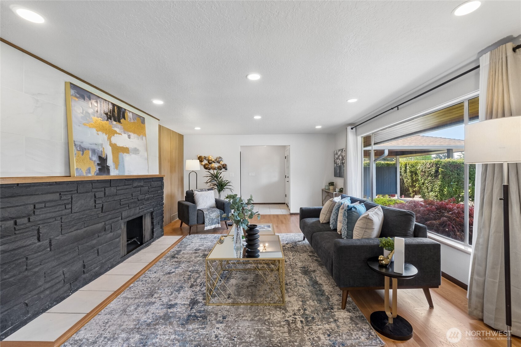 18832 1st Place Property Photo 3