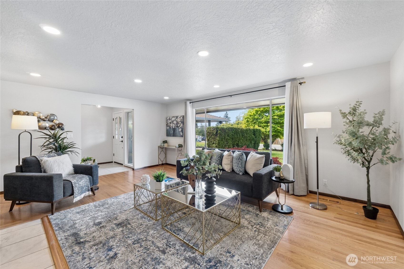 18832 1st Place Property Photo 4