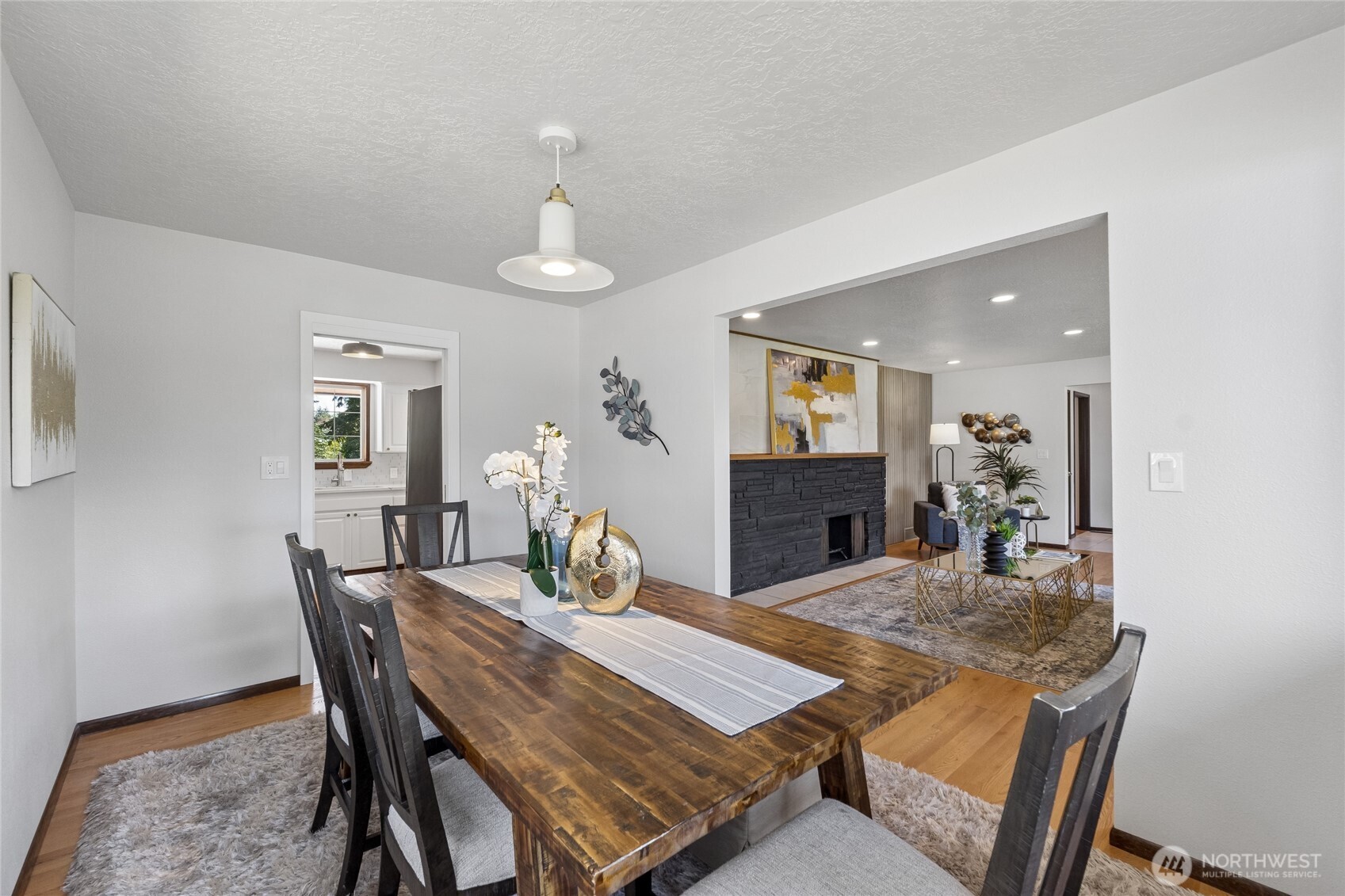 18832 1st Place Property Photo 8