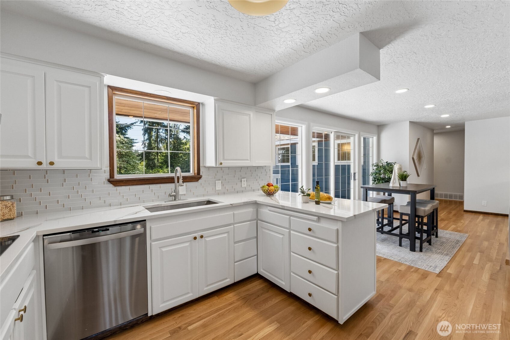 18832 1st Place Property Photo 14