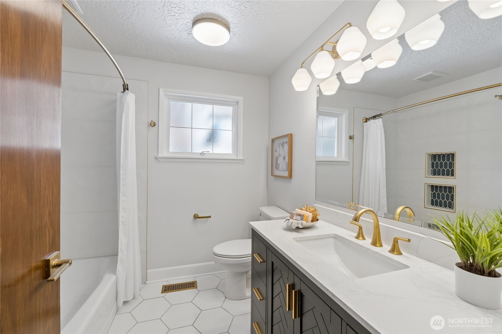 18832 1st Place Property Photo 23