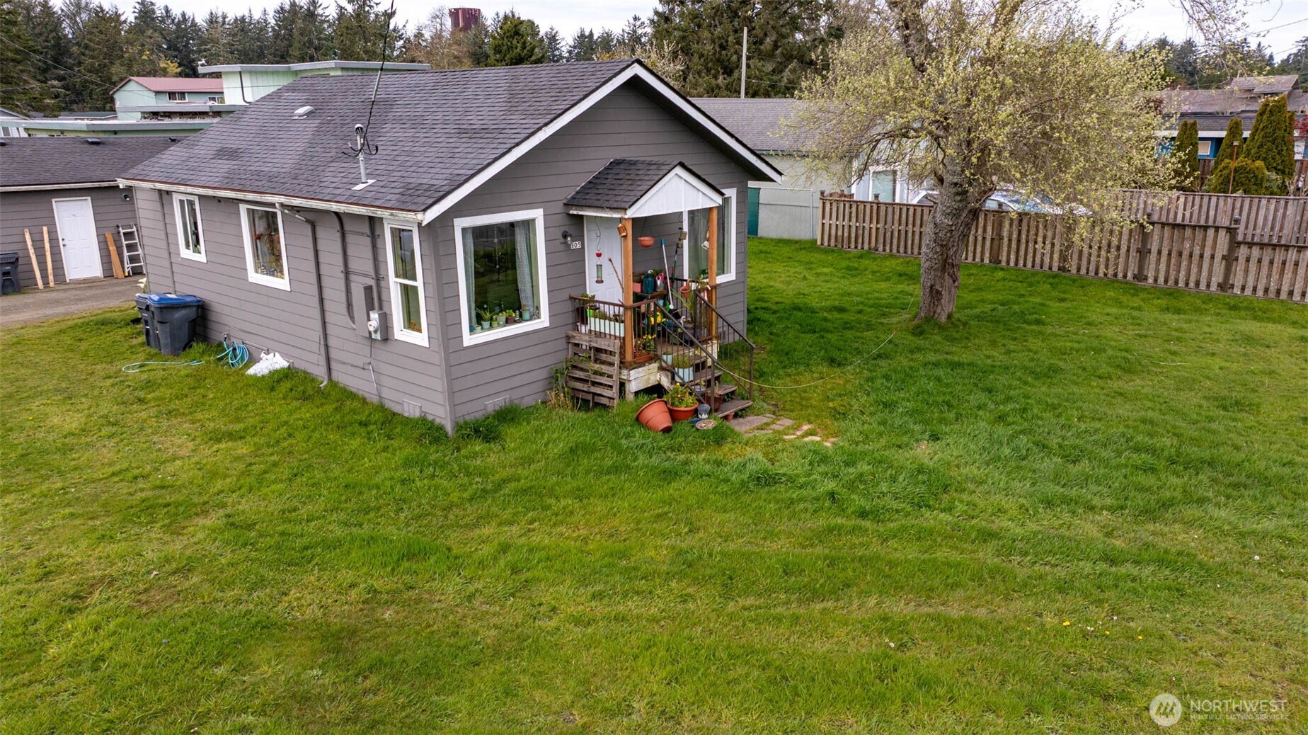605 N Montesano Street Property Photo 3