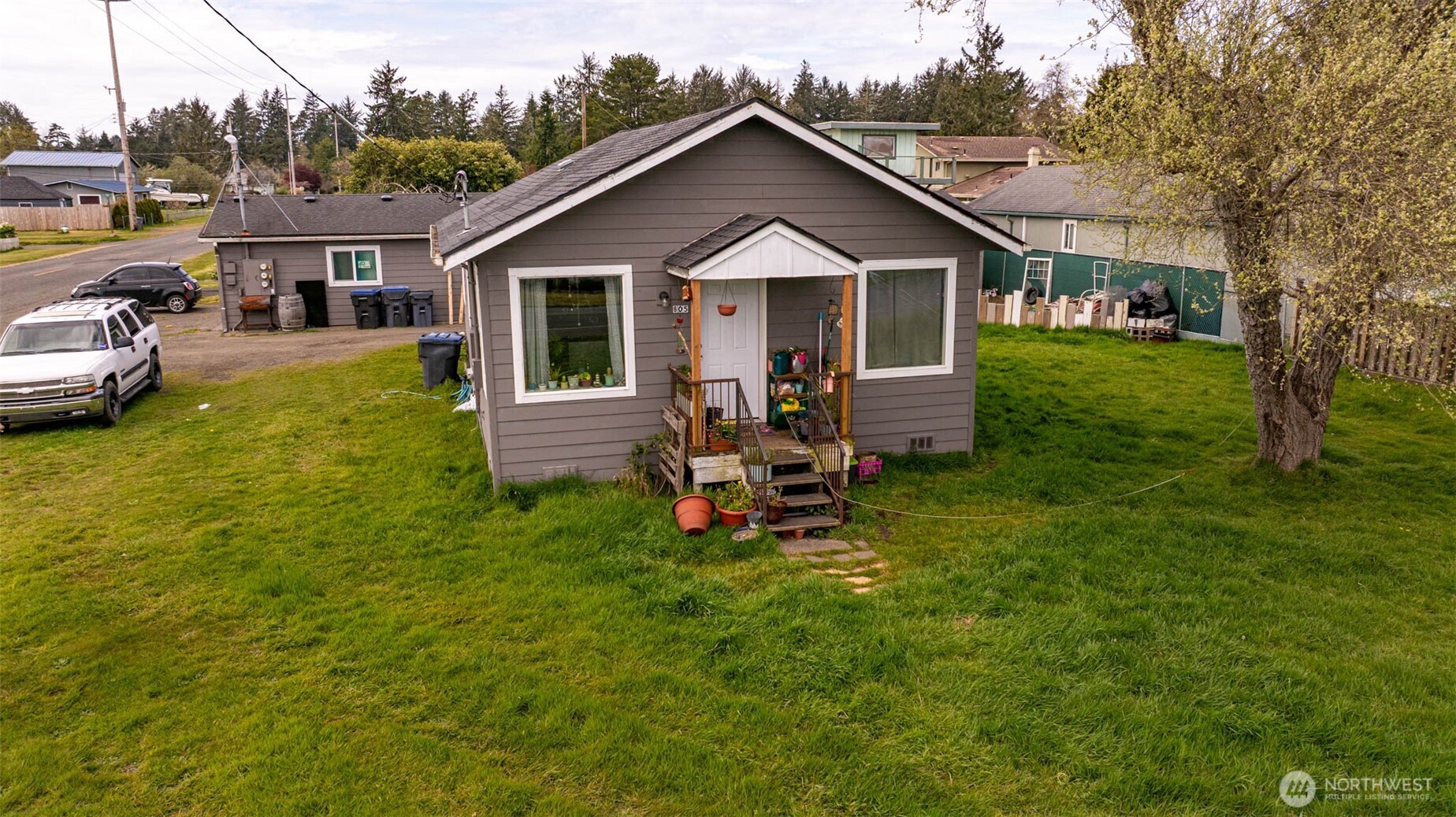 605 N Montesano Street Property Photo 5