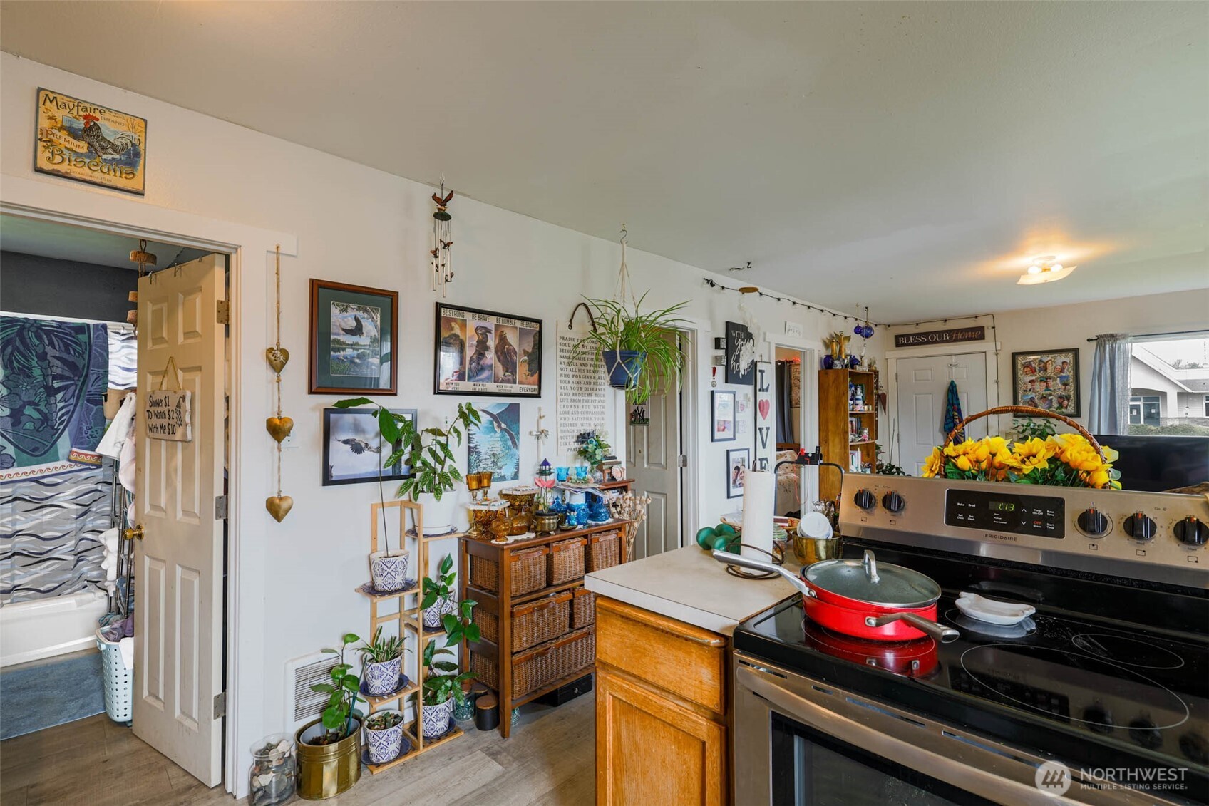 605 N Montesano Street Property Photo 21