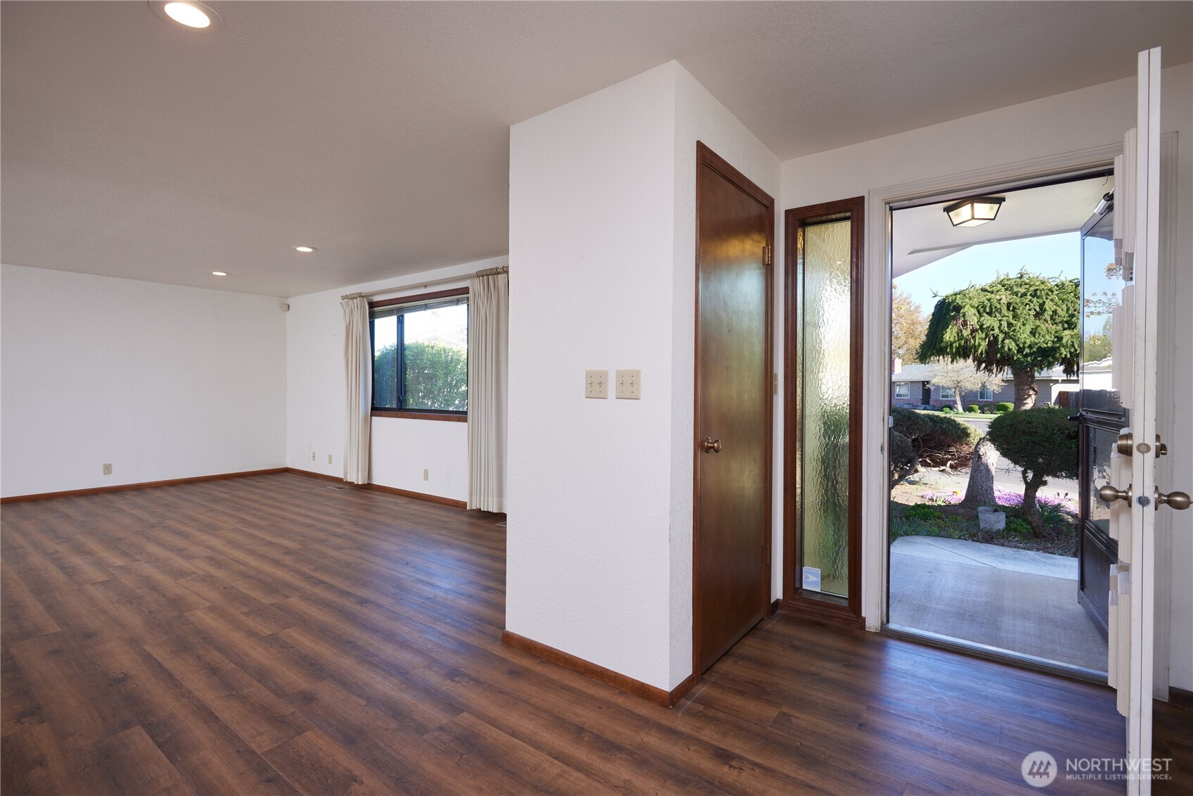 863 Dow Drive Property Photo 7