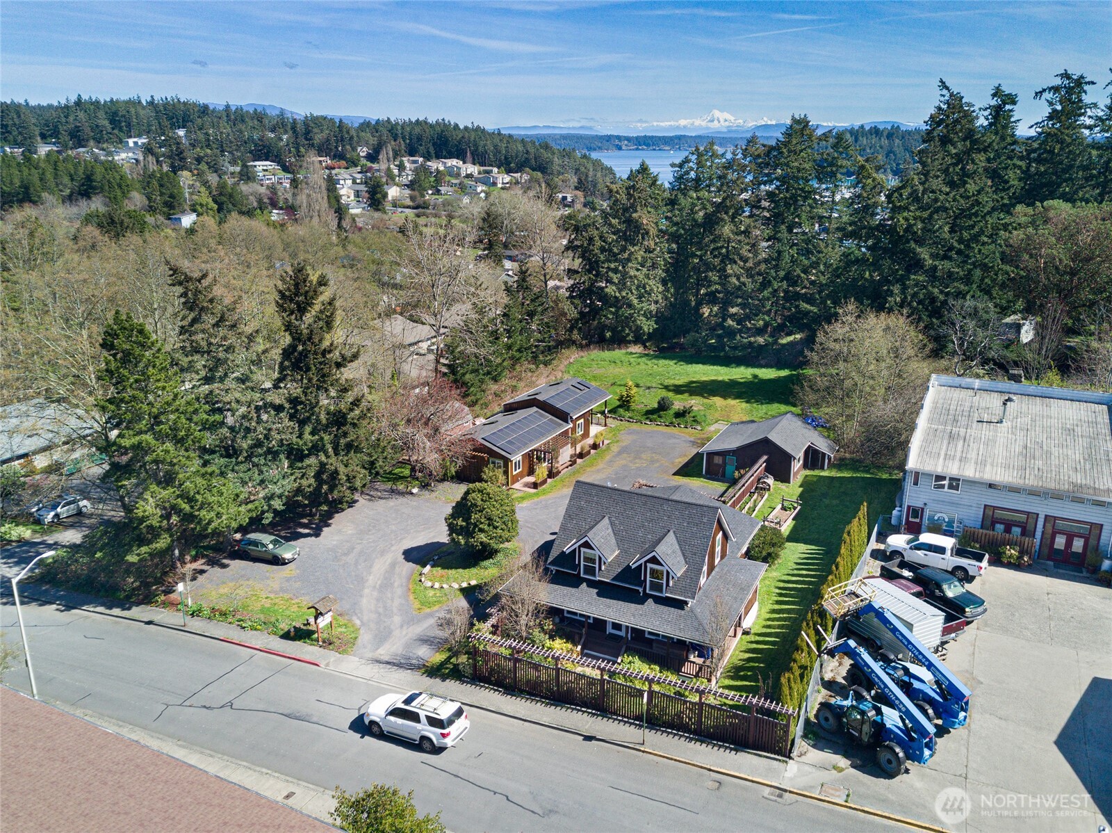326 Carter Street Property Photo 4