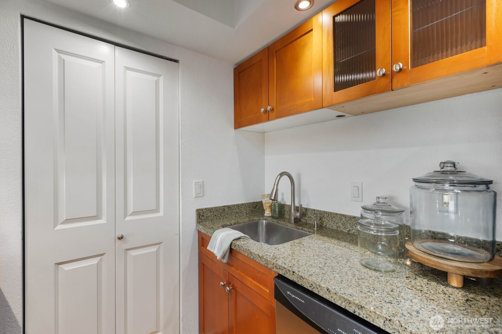 937 N 200th Street B 203 Property Photo 14