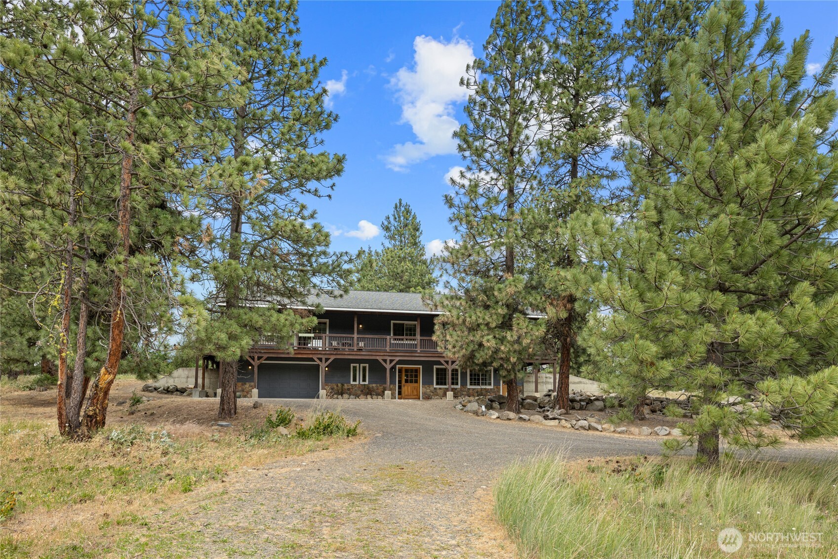 960 Forest Grove Property Photo 2