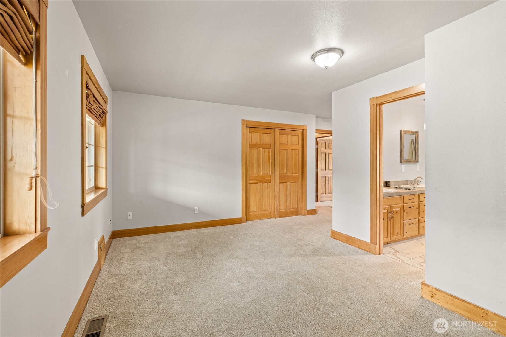 960 Forest Grove Property Photo 13