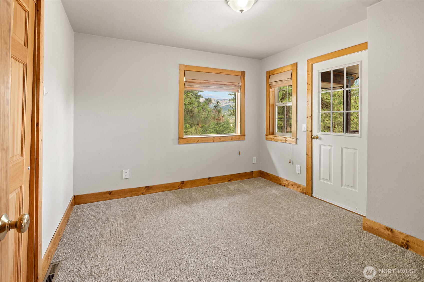 960 Forest Grove Property Photo 18