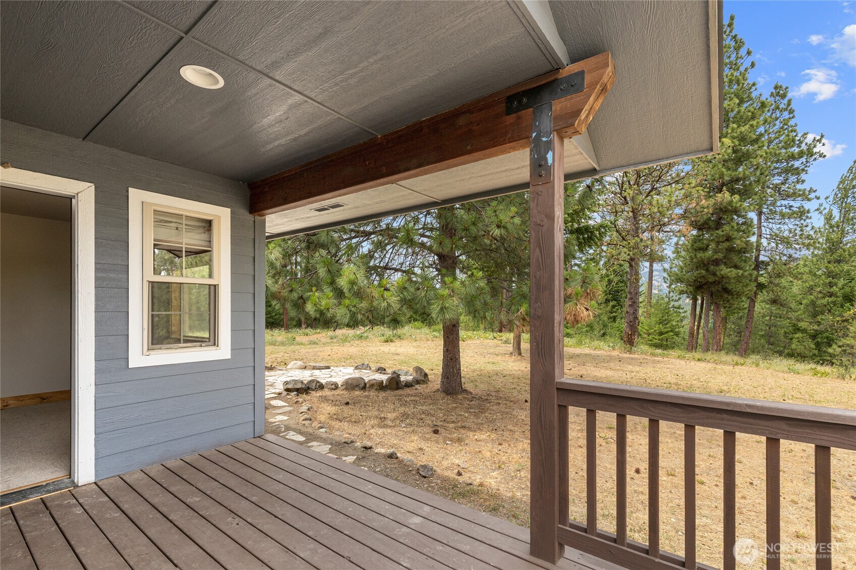 960 Forest Grove Property Photo 21
