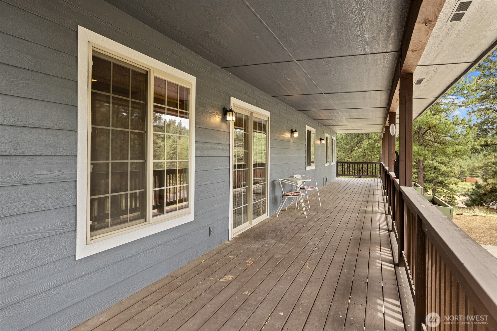 960 Forest Grove Property Photo 23