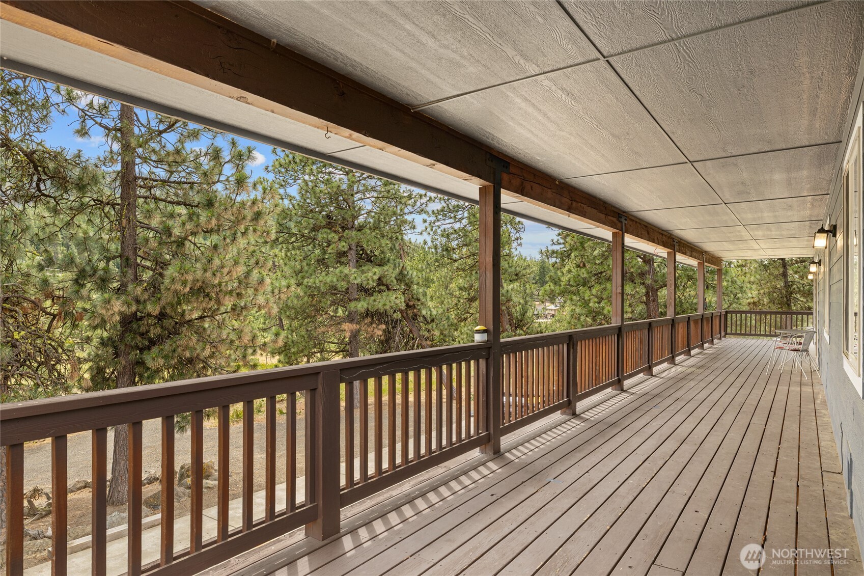 960 Forest Grove Property Photo 25